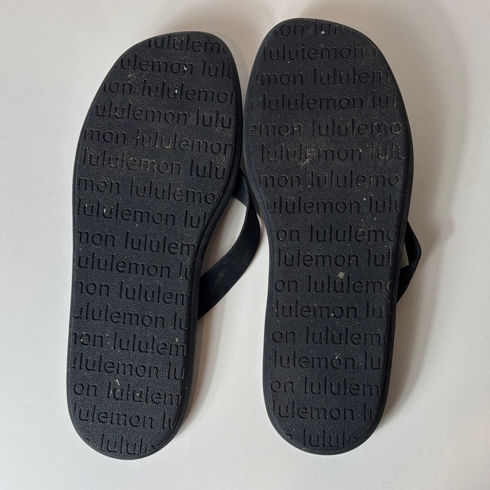 lululemon athletica Black Sandals Flip Flops Size 9 - Picture 6 of 6